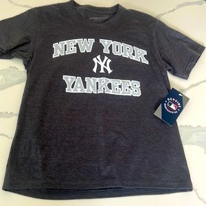 NWT Youth M New York Yankees tshirt